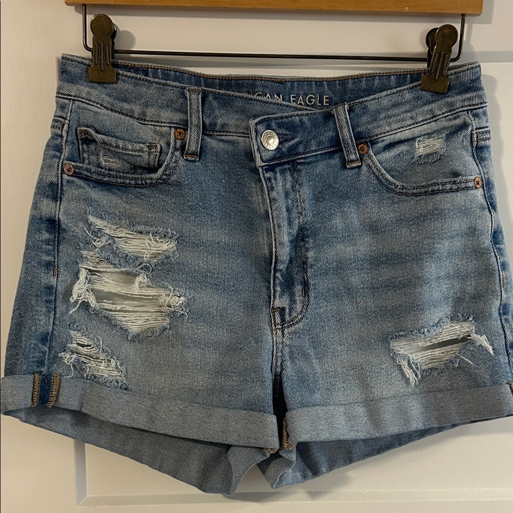 American Eagle Outfitters MOM SHORT stretch distressed denim shorts